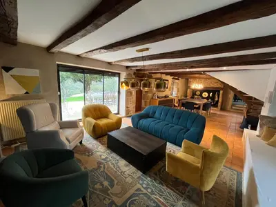 Coin salon dans l'établissement The Combet Farm Exclusive retreat in lush nature