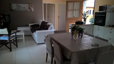 Cuisine ou kitchenette dans l'établissement Gîte A l'orée des bois