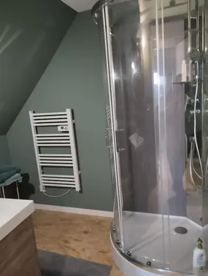 Salle de bains dans l'établissement Chambre d'hôtes du Chênelong