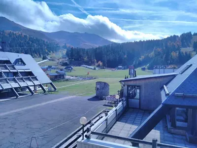 Vue générale sur la montagne ou vue sur la montagne depuis l'appartement