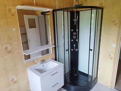 Salle de bains dans l'établissement Maison typique avec 3 chambres pour 6 à 8 personnes