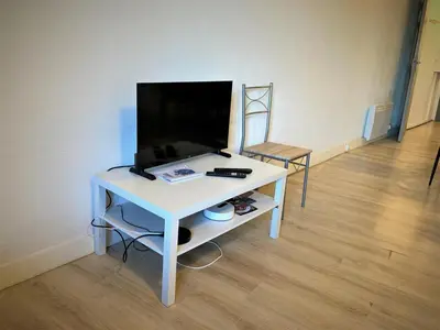 Télévision ou salle de divertissement dans l'établissement Appartement triple dans le centre