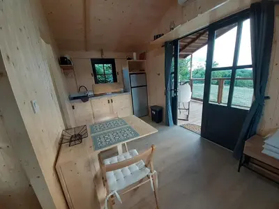 Cuisine ou kitchenette dans l'établissement cabane ardoisiere
