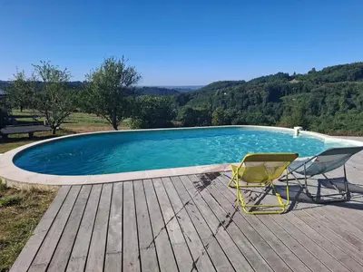 Piscine de l'établissement cabane ardoisiere ou située à proximité