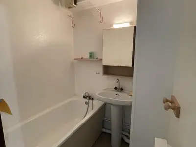Salle de bains dans l'établissement Charmant T2 Pied des Pistes, Animaux Admis - FR-1-787-141