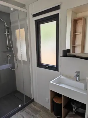 Salle de bains dans l'établissement Au bois de Calais