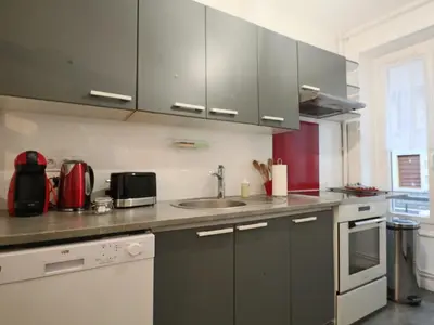 Cuisine ou kitchenette dans l'établissement Charmant appartement pour 2 au cœur du Massif du Sancy - FR-1-858-37