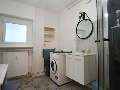 Cuisine ou kitchenette dans l'établissement Charmant appartement pour 2 au cœur du Massif du Sancy - FR-1-858-37