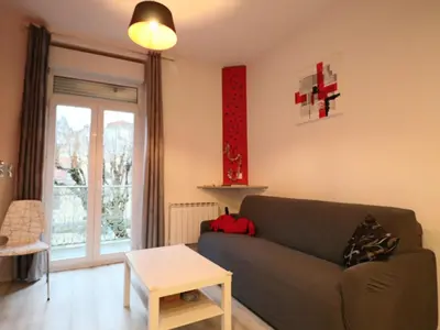 Coin salon dans l'établissement Appartement 3* au cœur du Massif du Sancy, climatisé, jusqu'à 6 personnes - FR-1-858-38