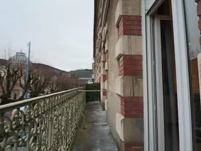 Balcon ou terrasse dans l'établissement Appartement 3* au cœur du Massif du Sancy, climatisé, jusqu'à 6 personnes - FR-1-858-38