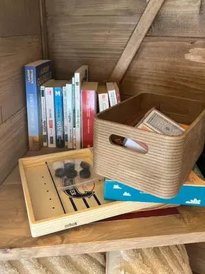 Bibliothèque dans le chalet