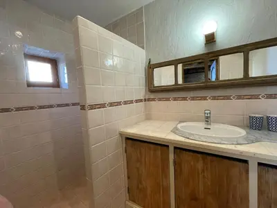 Salle de bains dans l'établissement Domaine Voilà