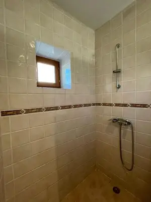Salle de bains dans l'établissement Domaine Voilà