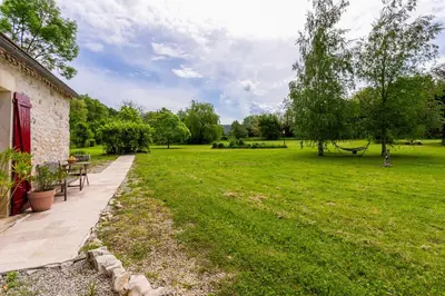 Jardin de l'établissement Gîte - Laroche Martel