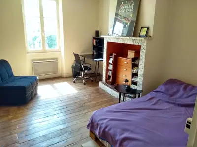 Télévision ou salle de divertissement dans l'établissement Oustal Laval
