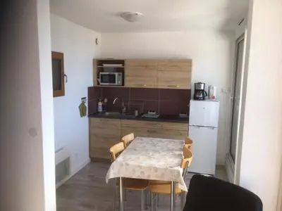 Cuisine ou kitchenette dans l'établissement Appartement 4 personnes Super Besse