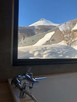 Vue générale sur la montagne ou vue sur la montagne depuis le chalet