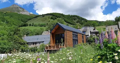 Vue générale sur la montagne ou vue sur la montagne depuis le chalet