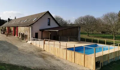 Piscine de l'établissement Gîte de la Châtaigneraie ou située à proximité