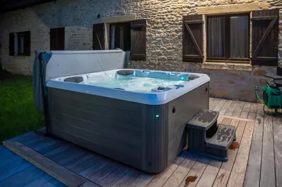 Plan de l'établissement Piscine chauffée et jacuzzi - 4 adultes 4 enfants