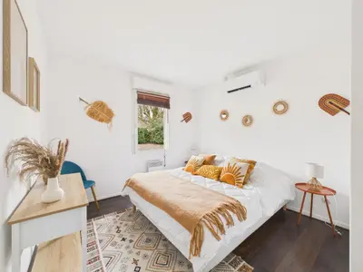 Un ou plusieurs lits dans un hébergement de l'établissement Jolie maison de vacance pour 6 - jardin clos