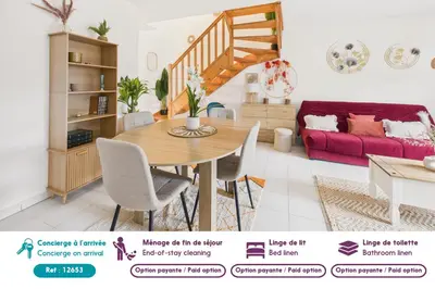 Coin salon dans l'établissement Jolie maison de vacance pour 6 - jardin clos