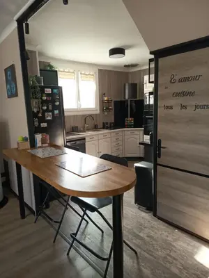 Cuisine ou kitchenette dans l'établissement Maison Sacha