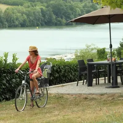 Gîte avec Terrasse pour 5 personnes à Lissac-sur-Couze - API-1-52-1013