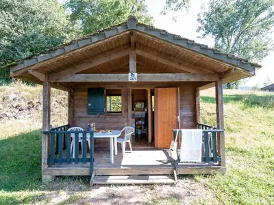Jardin de l'établissement Chalet 26m² pour 6 pers. avec Terrasse - API-1-52-1063