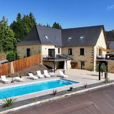 Grande Maison Familiale avec Piscine Privée et Animaux Bienvenus - FR-1-616-527