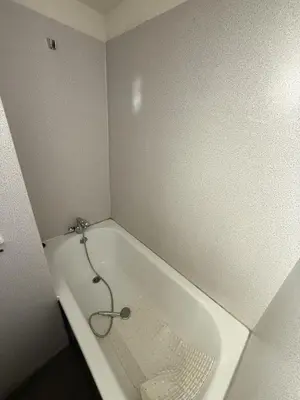 Salle de bains dans l'établissement 2 chambres avec mezzanine