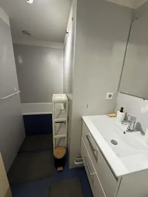 Salle de bains dans l'établissement 2 chambres avec mezzanine