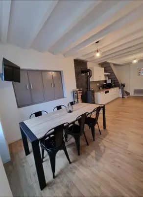 Cuisine ou kitchenette dans l'établissement Gite 10 12 personnes Chez Max