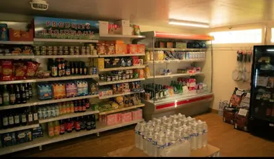 Supermarché ou boutique de le camping ou à proximité