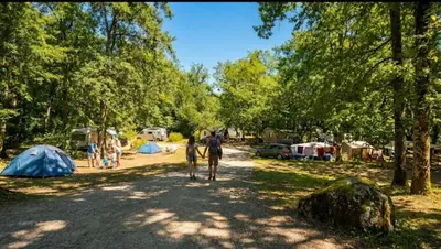 Clients de l'établissement Mobilhome au bord du lac avec piscine