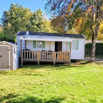 Mobilhome au bord du lac avec piscine