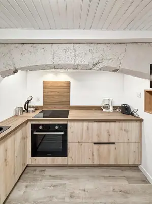 Cuisine ou kitchenette dans l'établissement Gîte Rénové - Vue Imprenable Montagne - 2 Chambres
