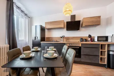Cuisine ou kitchenette dans l'établissement Le Balcon des Halles, Lumineux - vue dégagée