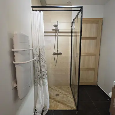 Salle de bains dans l'établissement Le Mas Viscomteaux