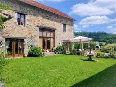 Jardin de l'établissement La Grande Maison à Janaillat