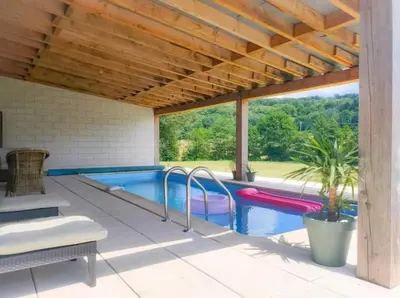 Piscine de l'établissement La Grande Maison à Janaillat ou située à proximité
