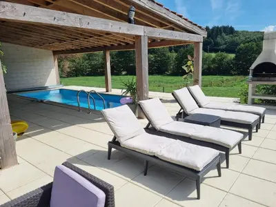 Piscine de l'établissement La Grande Maison à Janaillat ou située à proximité