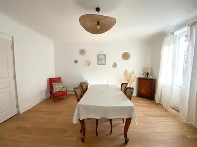 Un ou plusieurs lits dans un hébergement de l'établissement Maison de charme avec jardin et parking- Centre de Montignac, à 10 min de Lascaux