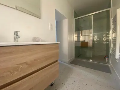 Salle de bains dans l'établissement Maison de charme avec jardin et parking- Centre de Montignac, à 10 min de Lascaux