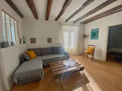 Coin salon dans l'établissement Maison de charme avec jardin et parking- Centre de Montignac, à 10 min de Lascaux