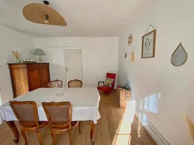 Coin salon dans l'établissement Maison de charme avec jardin et parking- Centre de Montignac, à 10 min de Lascaux