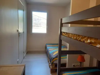 Un ou plusieurs lits dans un hébergement de l'établissement Maison éco-conçue près de Sarlat, 7 pers, Wifi, animaux OK - FR-1-828-11