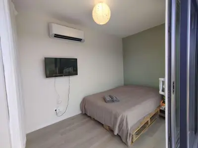 Un ou plusieurs lits dans un hébergement de l'établissement Duplex éco-conçu avec terrasses, climatisation, Wi-Fi, parking - FR-1-828-12