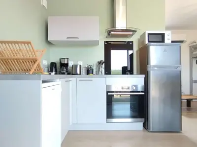 Cuisine ou kitchenette dans l'établissement Duplex éco-conçu avec terrasses, climatisation, Wi-Fi, parking - FR-1-828-12