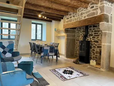 Coin salon dans l'établissement Gîte fonctionnel sur le Plateau de Millevaches